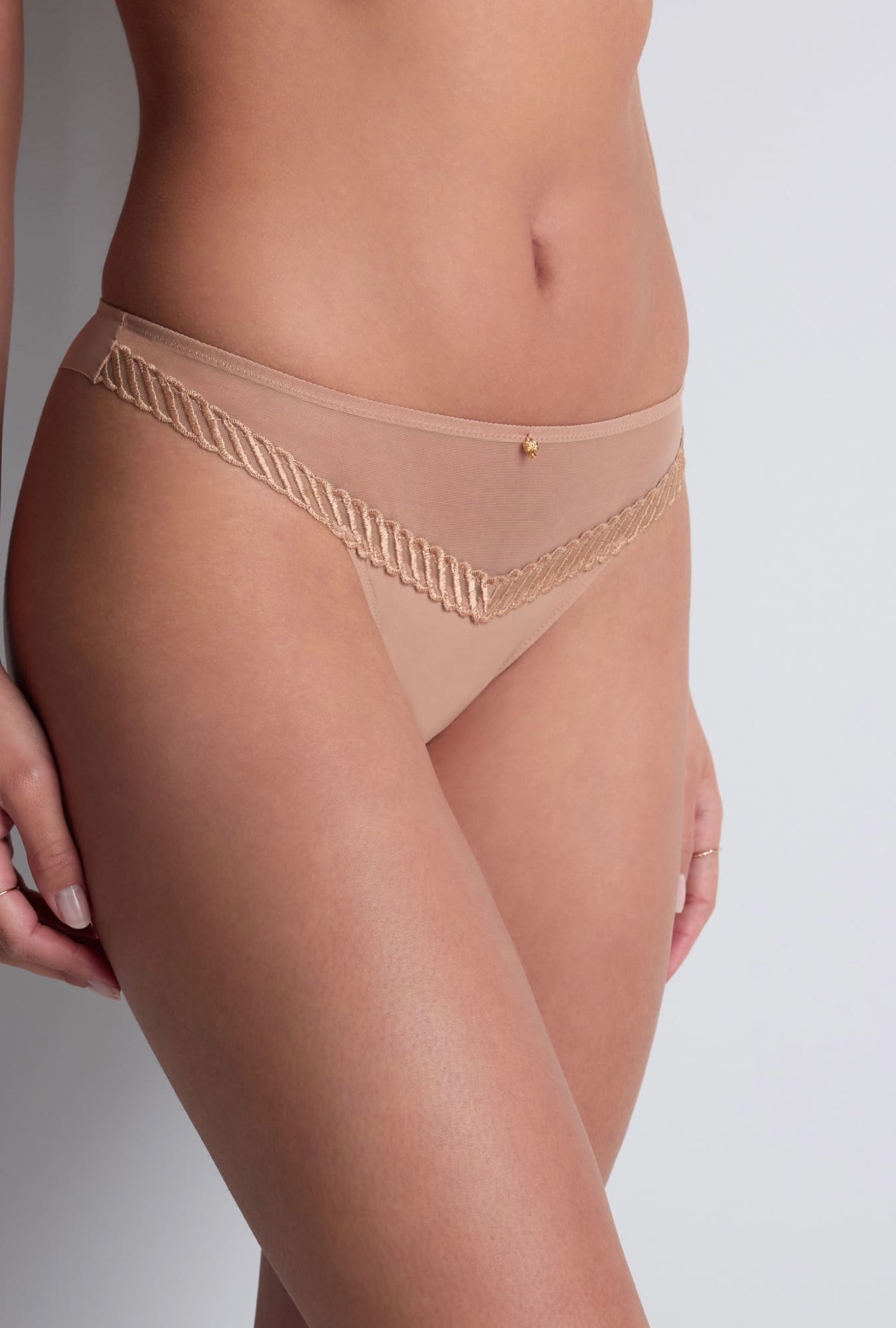 Culottes String / Tanga sand 4m26