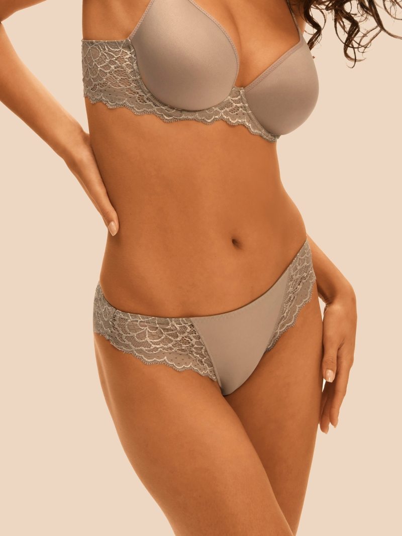 Culottes String / Tanga grège 12a710