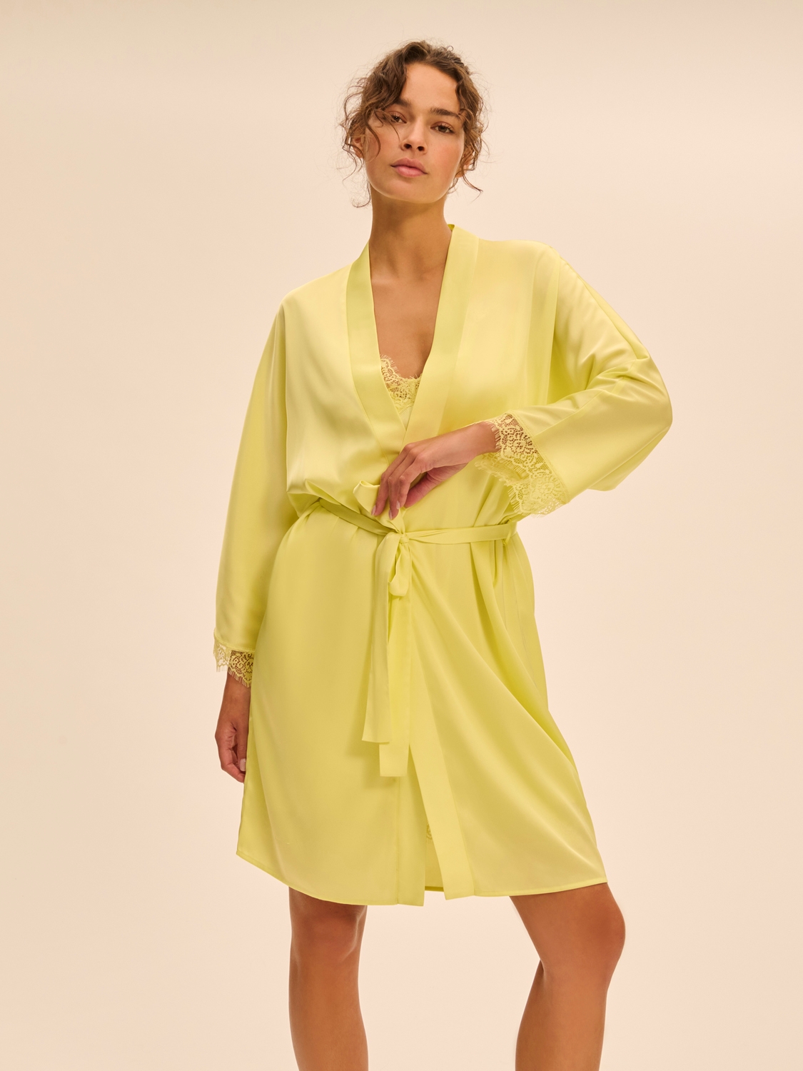 Nuit & Homewear Kimono / Deshabillé jaune d'été 23h982 – Image 3